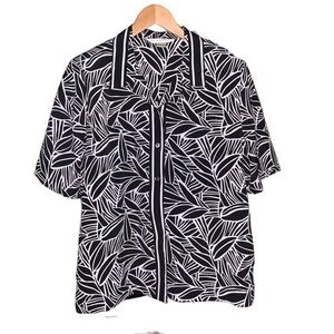 Allison Daley Graphic Black and White Leaf Design shirt